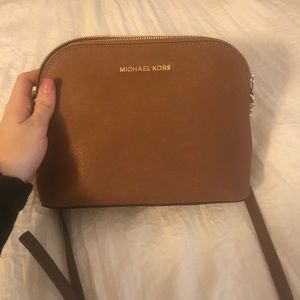 Perfect Tan Michael Kors cross body